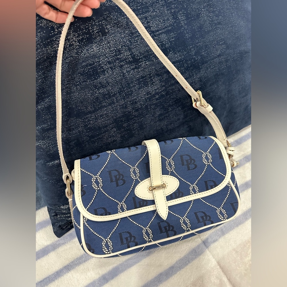 Dooney Bourke hanbags